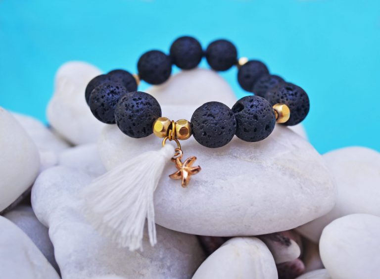 What Essential Oils Should I Combine with my Lava Stone Necklace – see our list!