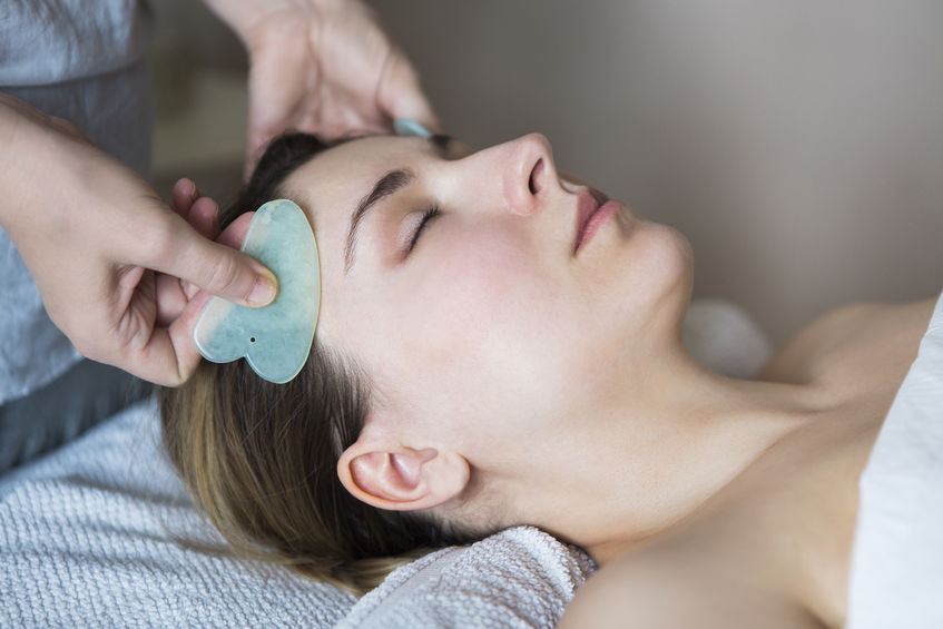 What is the Best Way to do a Facial Gua Sha Massage – read here!