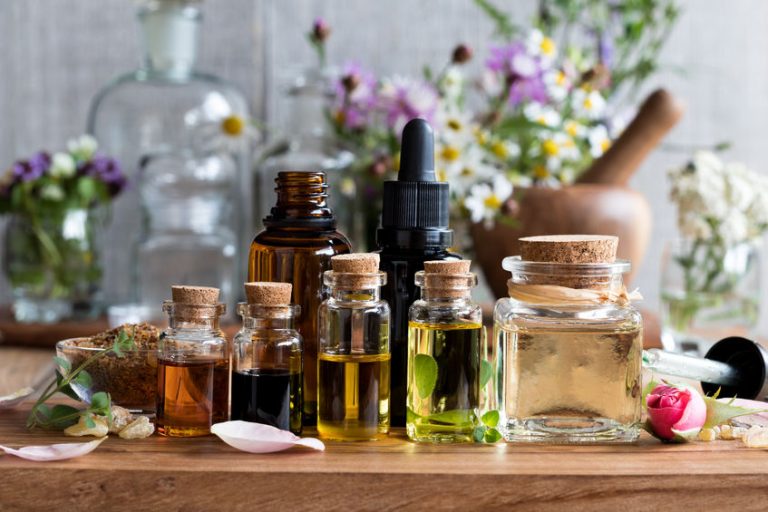 5 Top Must-Have Essential Oils for Winter Wellness